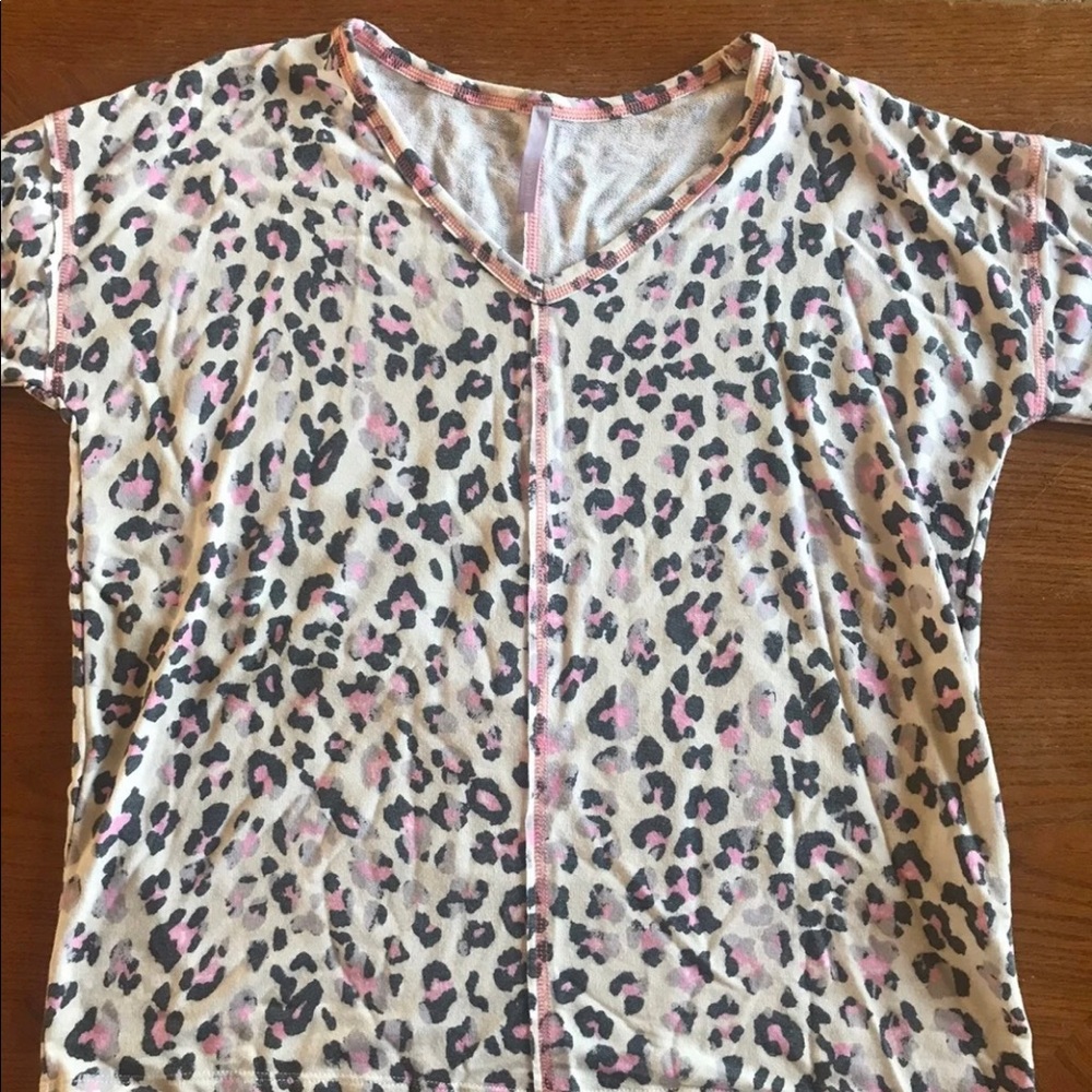 Lily Pad leopard lounge top